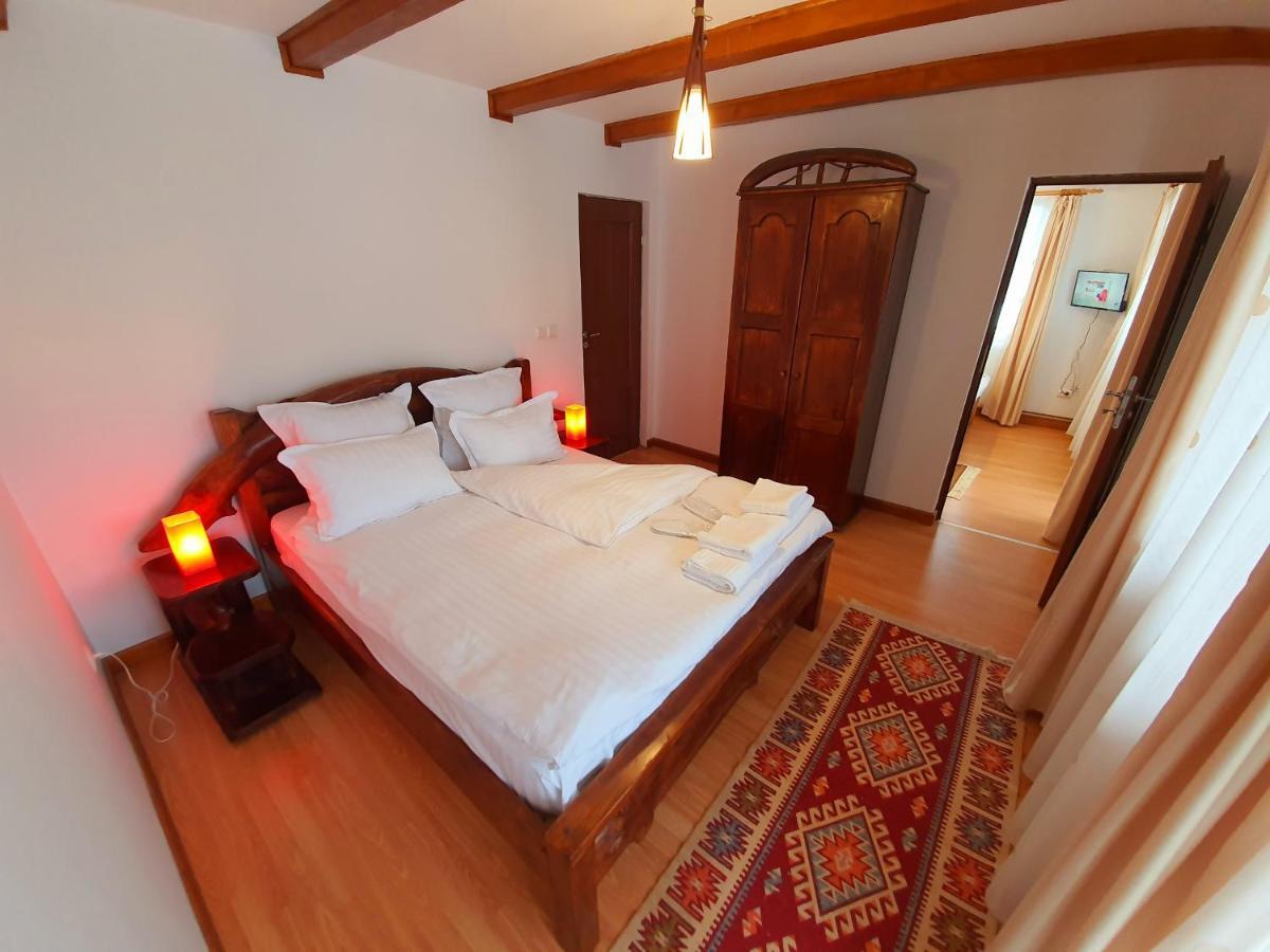 Casa Cerbul Villa Fundata Luaran gambar